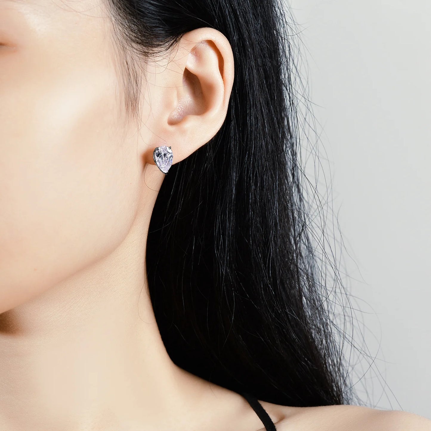 Boucles d'oreilles en or 18 carats à quatre griffes en moissanite couleur D, 2 carats en forme de poire en or blanc PT950 avec diamant VVS1