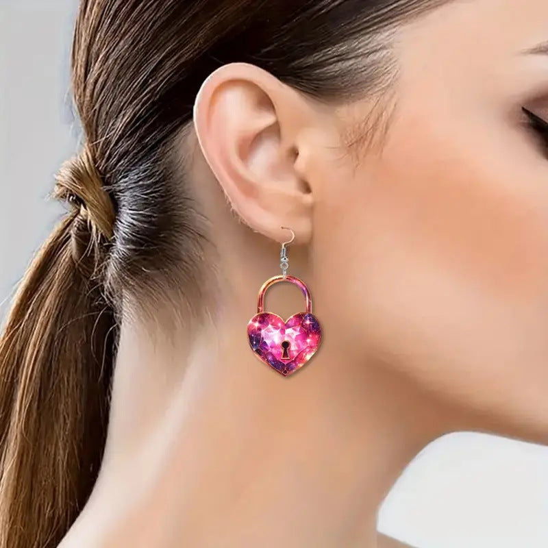 Bijoux de boucles d'oreilles romantiques en acrylique avec serrure en forme de cœur et clé de types A et B. (Romantic Key Heart Lock Acrylic Types A And B Earrings)