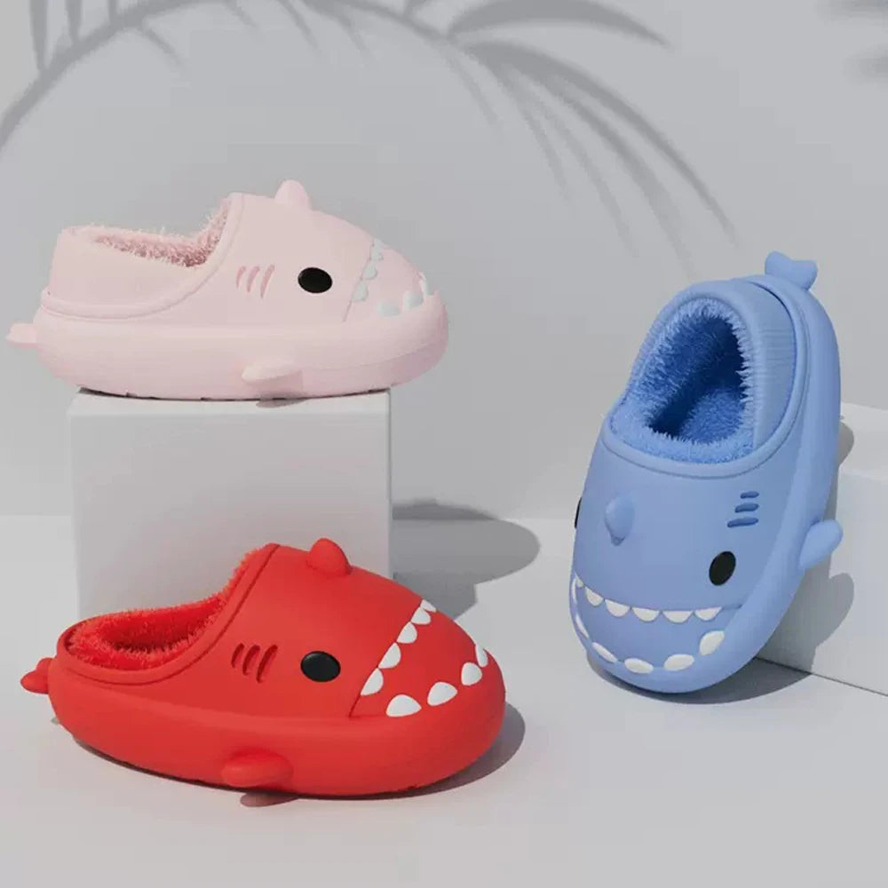 Pantoufles en peluche de requin pour femmes et hommes pour hiver imperméables