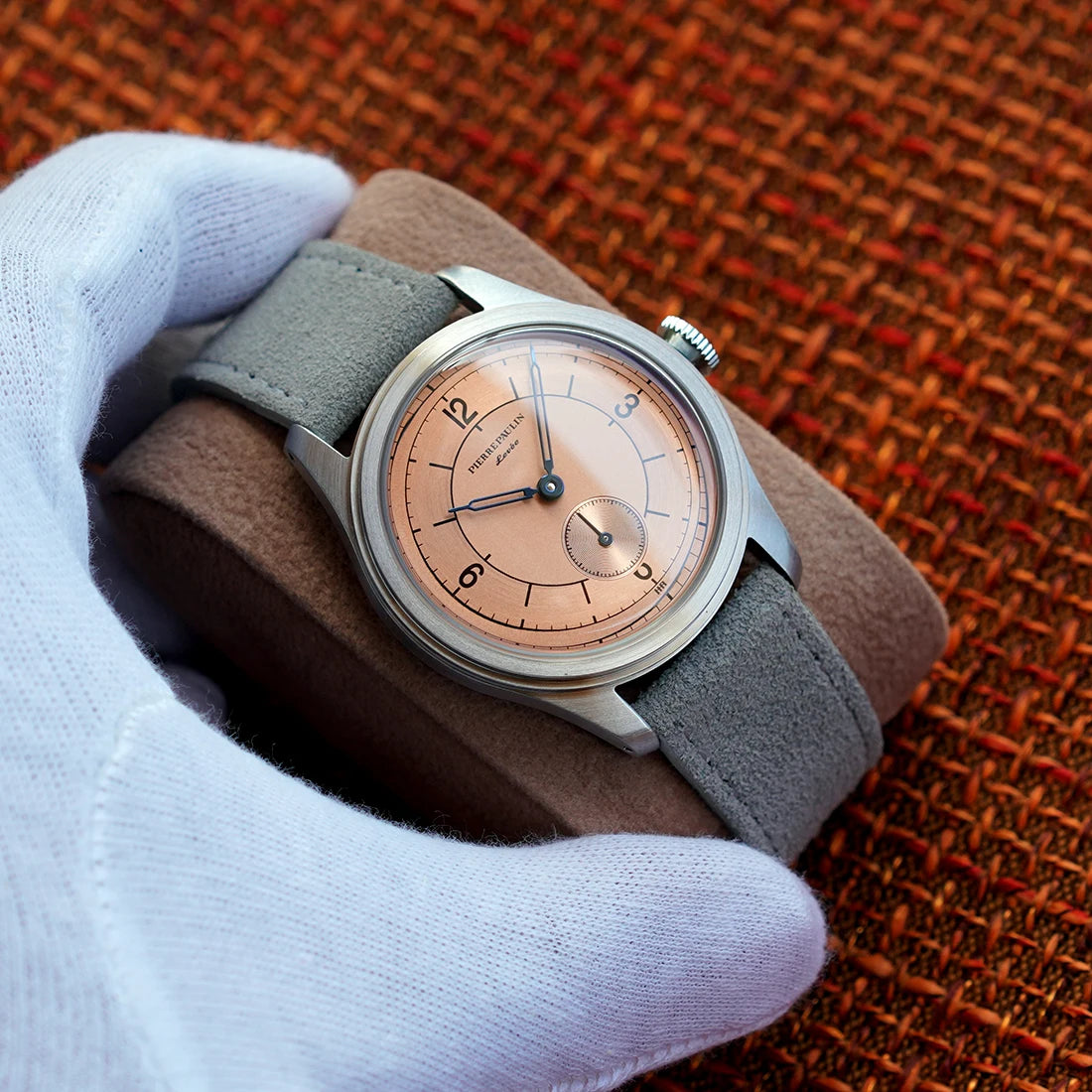 Montre Pierre Paulin à cadran saumon 50 m ,de plongée vintage à petite seconde et mécanique à aiguille 38 mm