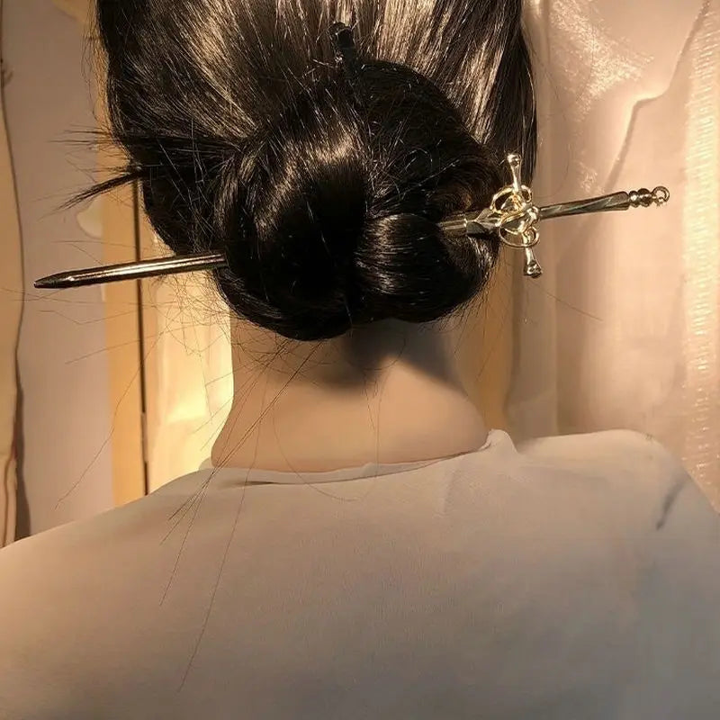 Pinces en mode punk ancienne épée épingle à cheveux  pour femmes rétro fille coiffure cheveux plat